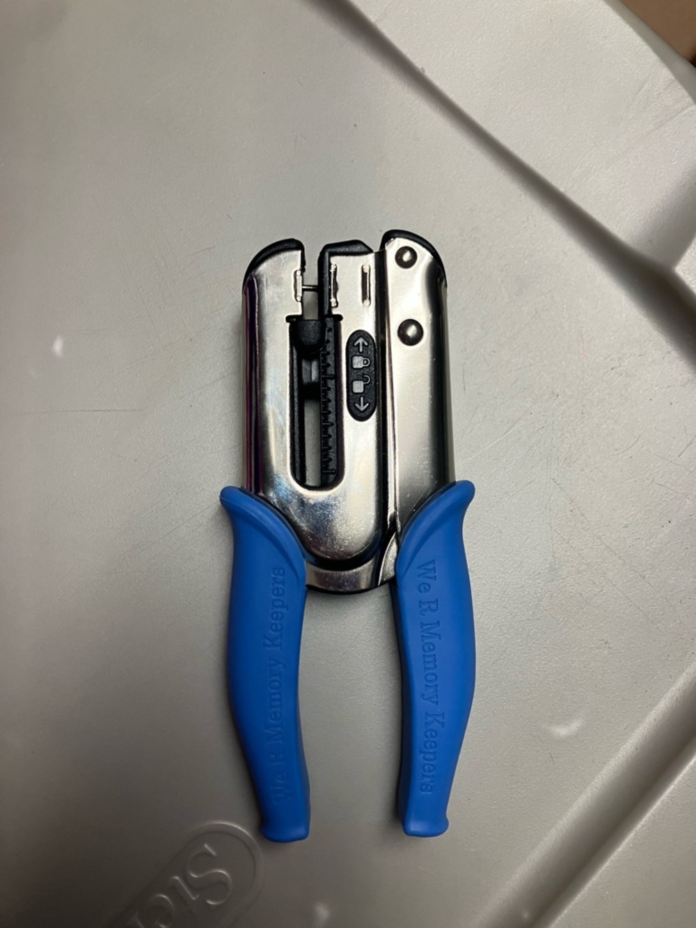 We R Memory Keepers Crop-A-Dile Power Punch - Picture 4 of 8